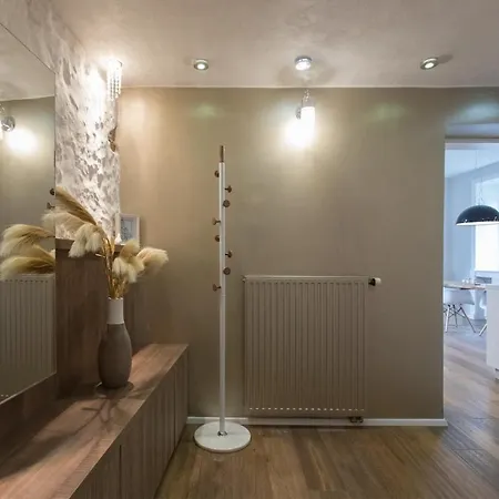 Elegant Castle Nook Апартаменты *