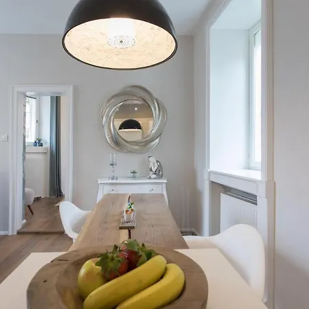 Apartment Elegant Castle Nook