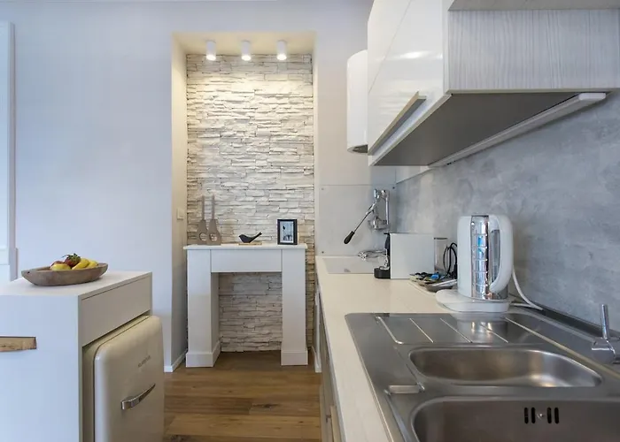 Elegant Castle Nook *