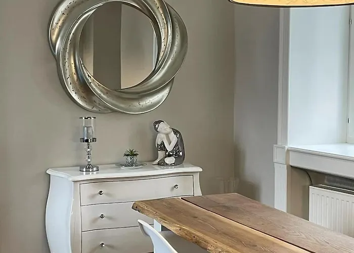 Elegant Castle Nook *